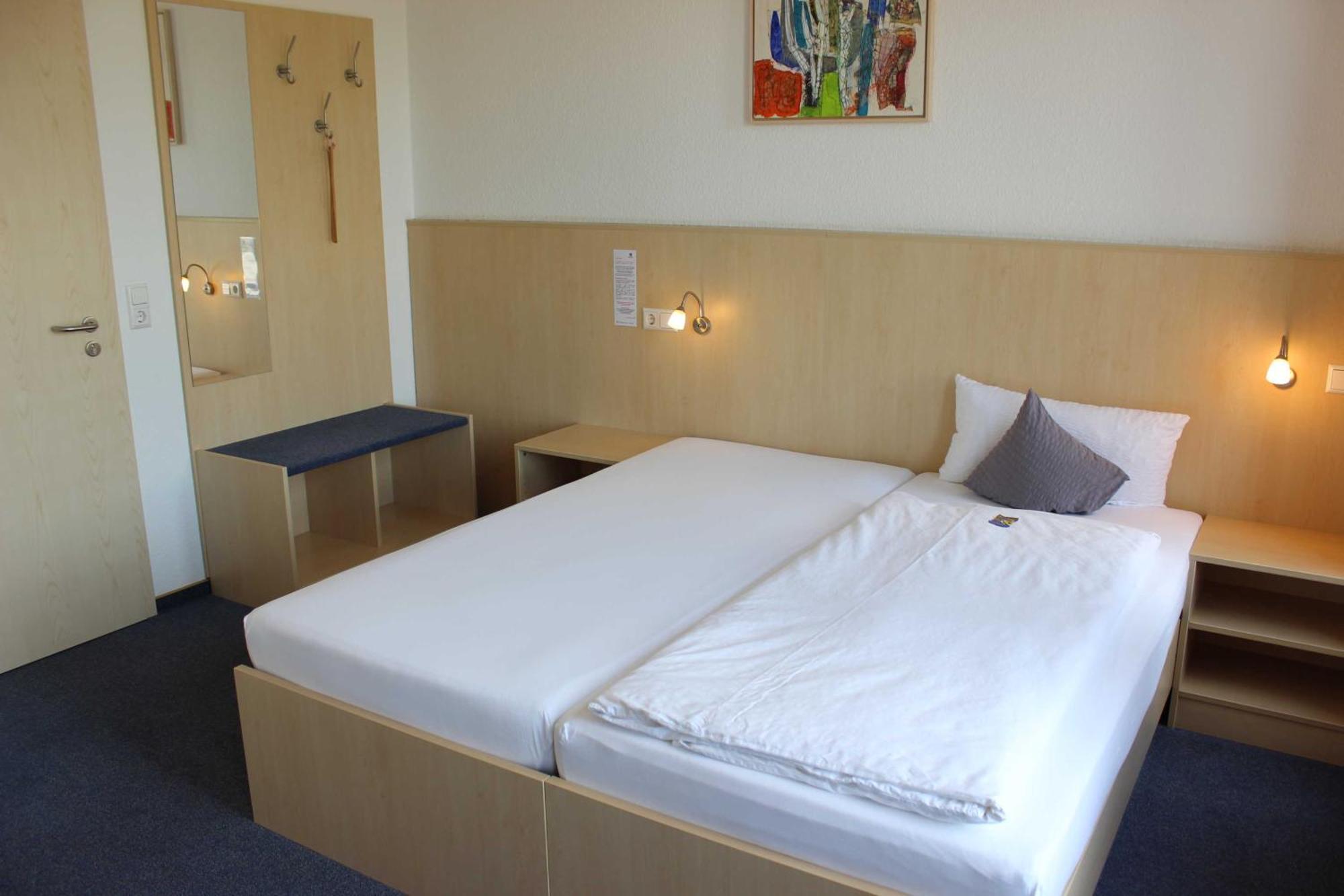 Gaestehaus Zum Wolffenturm Lehrensteinsfeld Room photo