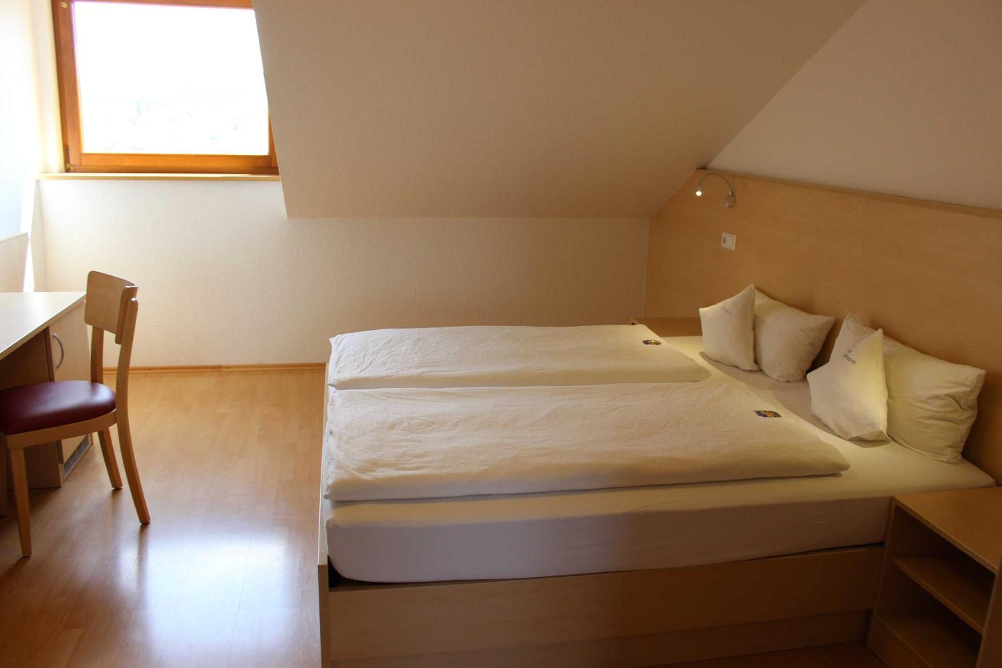 Gaestehaus Zum Wolffenturm Lehrensteinsfeld Room photo